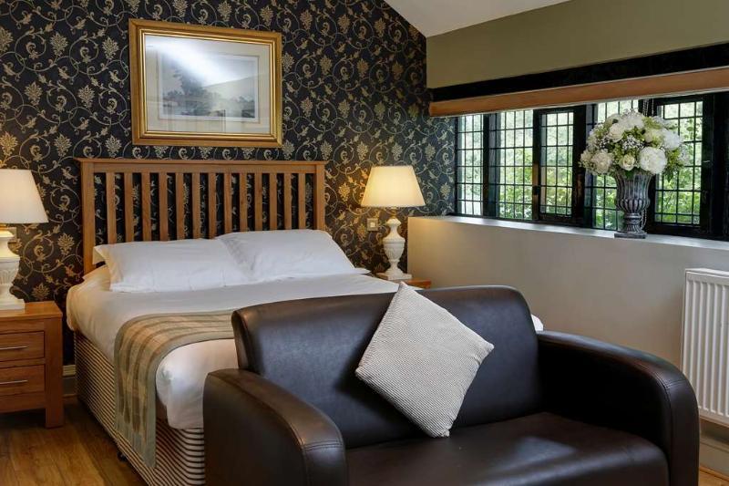 Hever Hotel Идънбридж Екстериор снимка