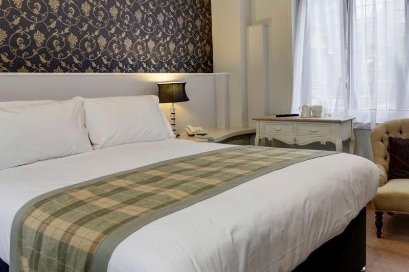 Hever Hotel Идънбридж Екстериор снимка