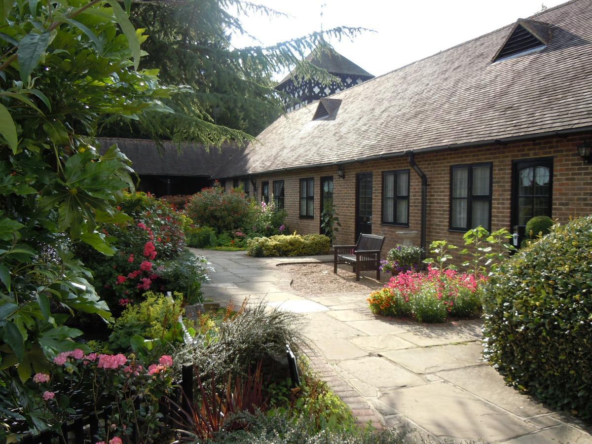 Hever Hotel Идънбридж Екстериор снимка
