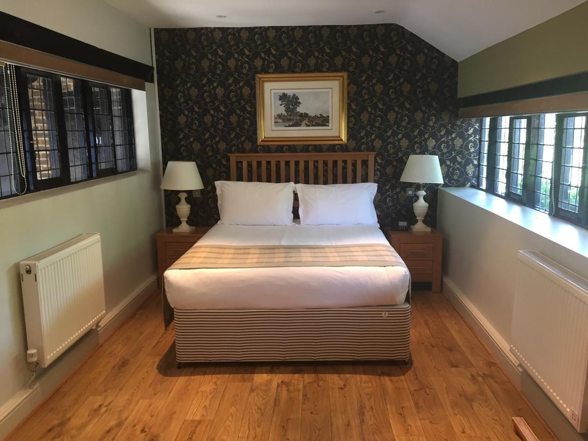 Hever Hotel Идънбридж Екстериор снимка