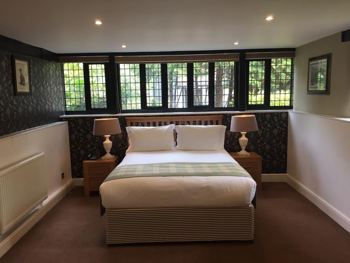 Hever Hotel Идънбридж Екстериор снимка