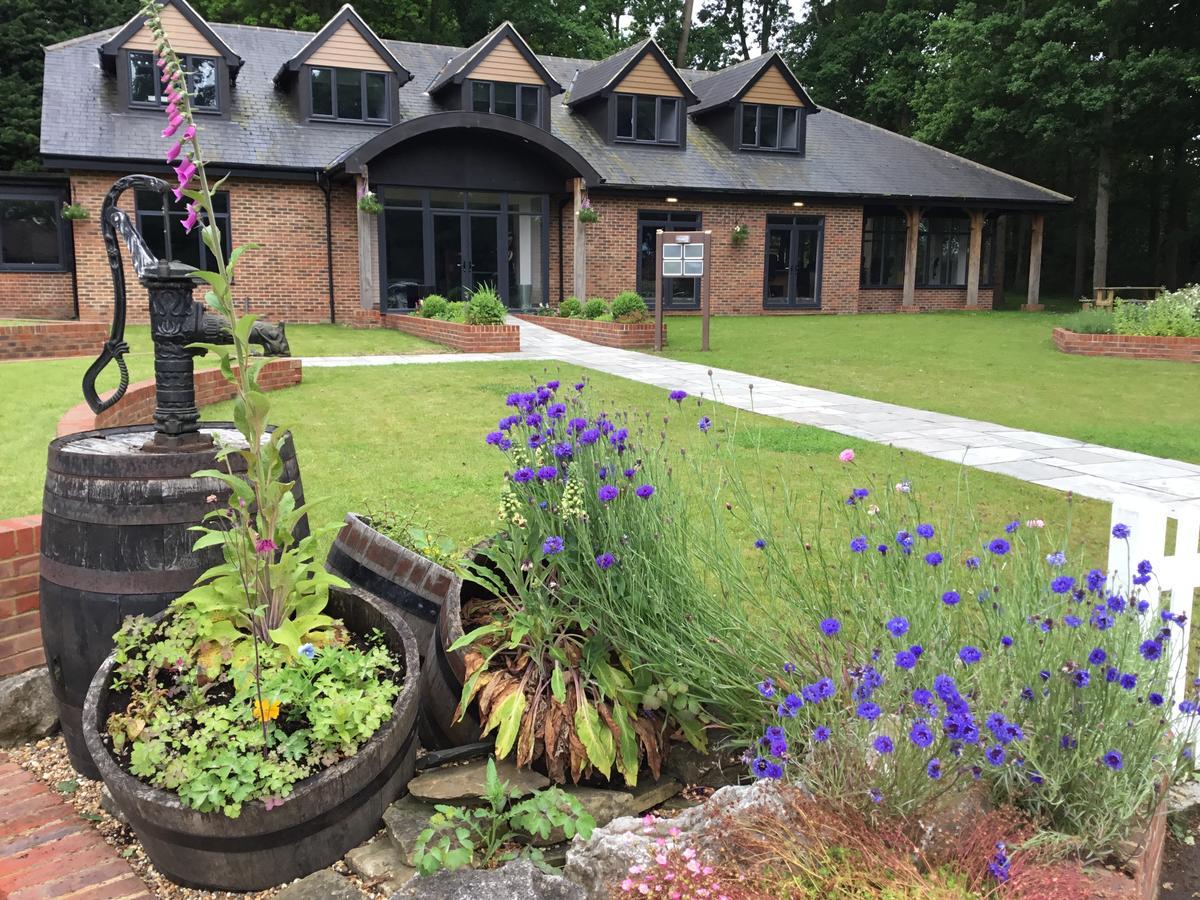 Hever Hotel Идънбридж Екстериор снимка