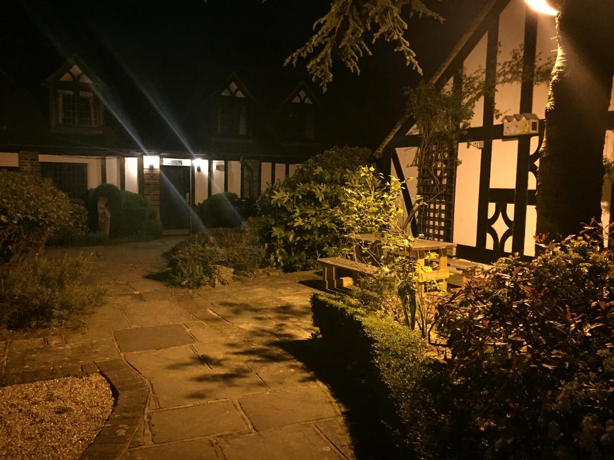 Hever Hotel Идънбридж Екстериор снимка