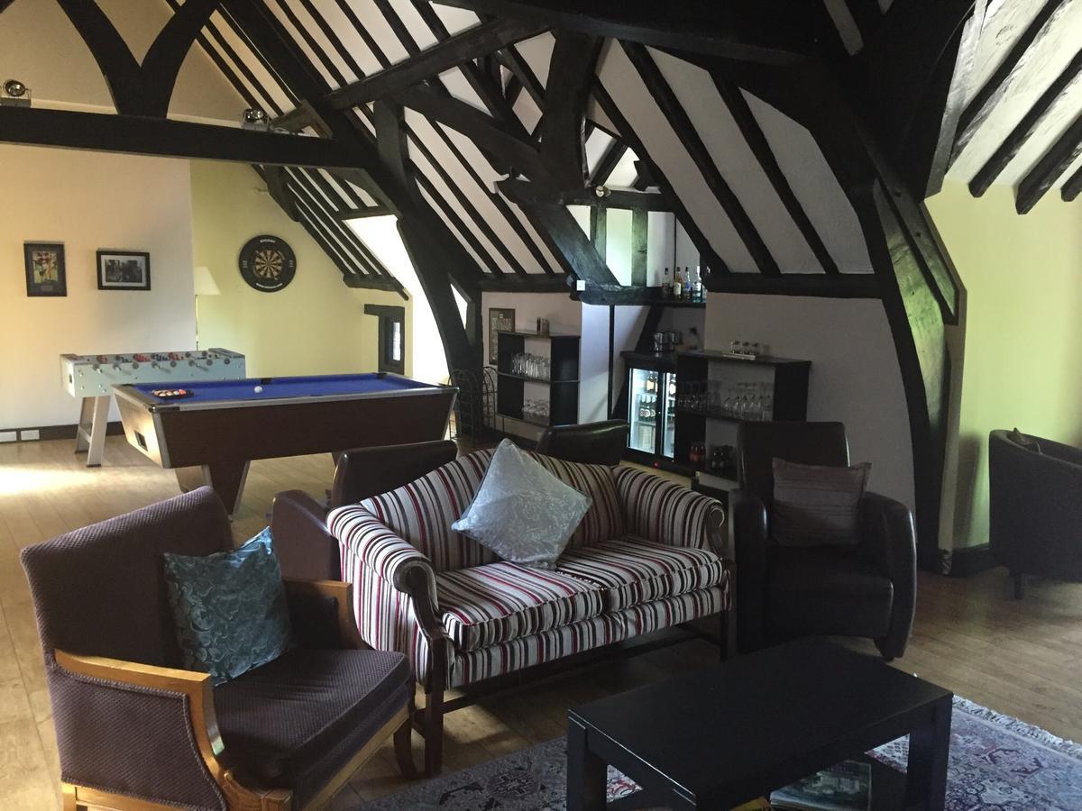 Hever Hotel Идънбридж Екстериор снимка
