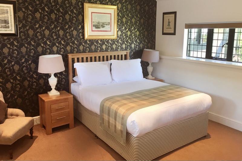 Hever Hotel Идънбридж Екстериор снимка