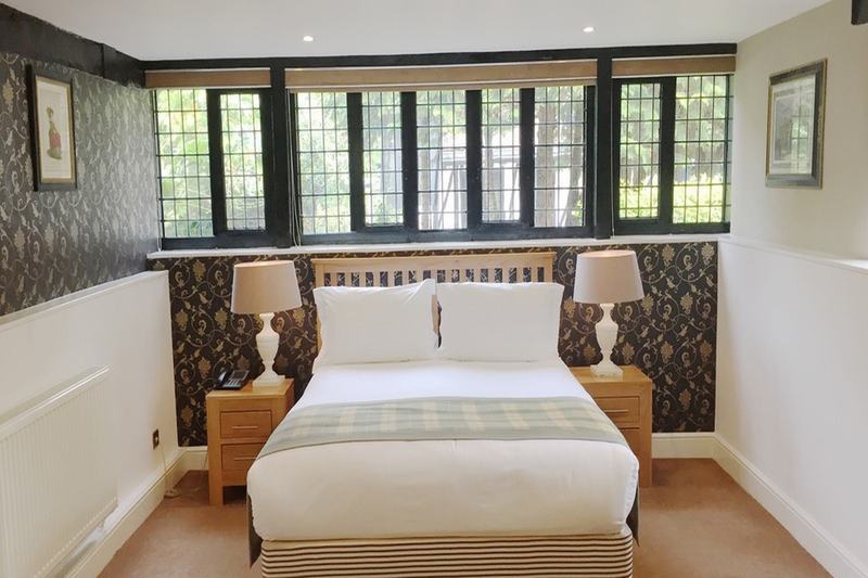 Hever Hotel Идънбридж Екстериор снимка