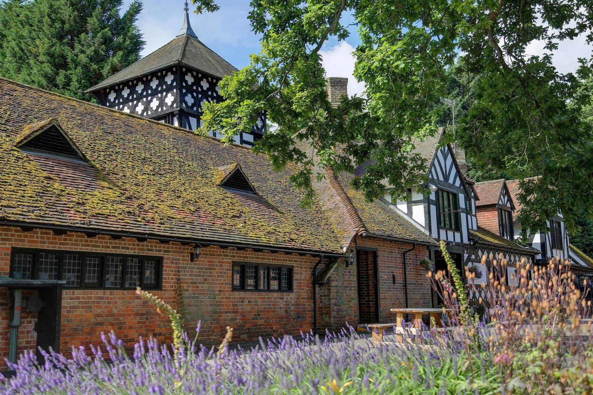 Hever Hotel Идънбридж Екстериор снимка